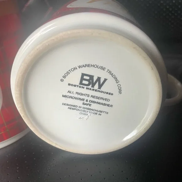 Boston Warehouse Red and Gold Mugs Classic Dining Set - Picture 3 of 3